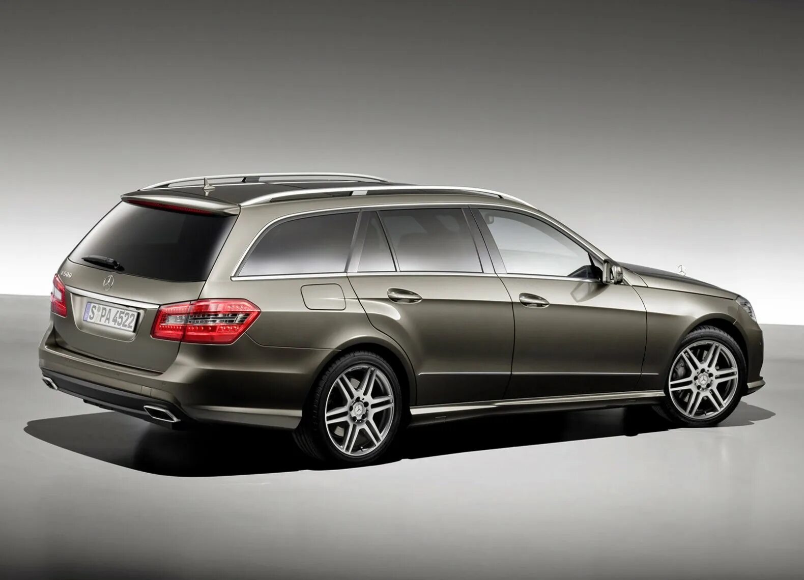 Mercedes представила новое поколение универсала E-Class