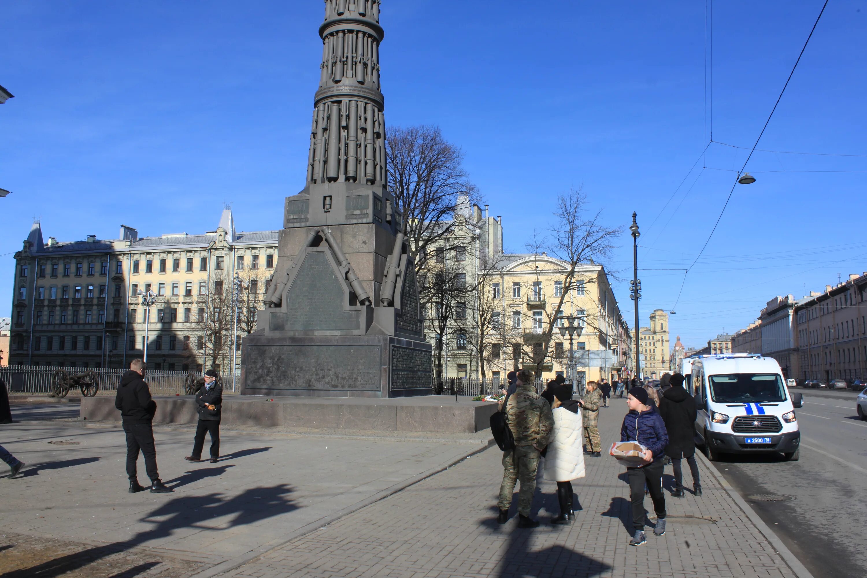 Облака над питером. Дворцовый мост 1916 открытие. Спб архитектура дворов. Петербург висел. Петербург висел.