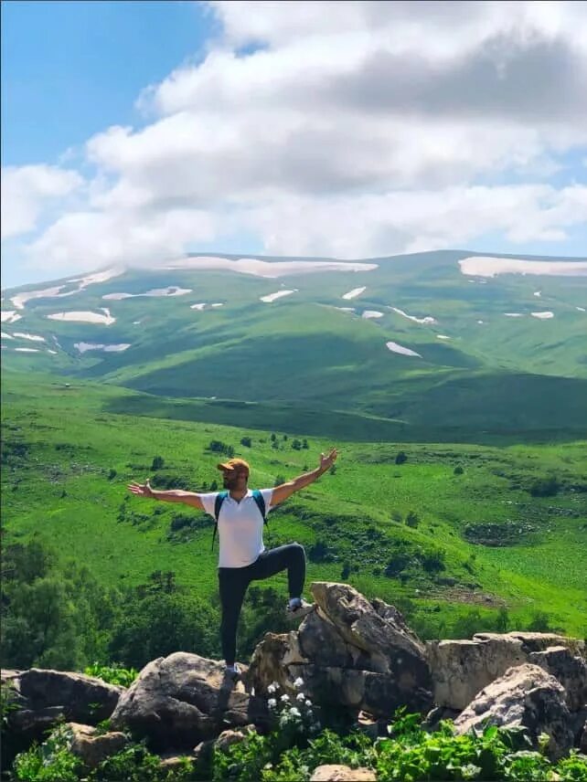 Наки день 925. Жена майкла наки. Лаго наки альпийские луга. Плато лаго-наки адыгея. Каменное море лагонаки.