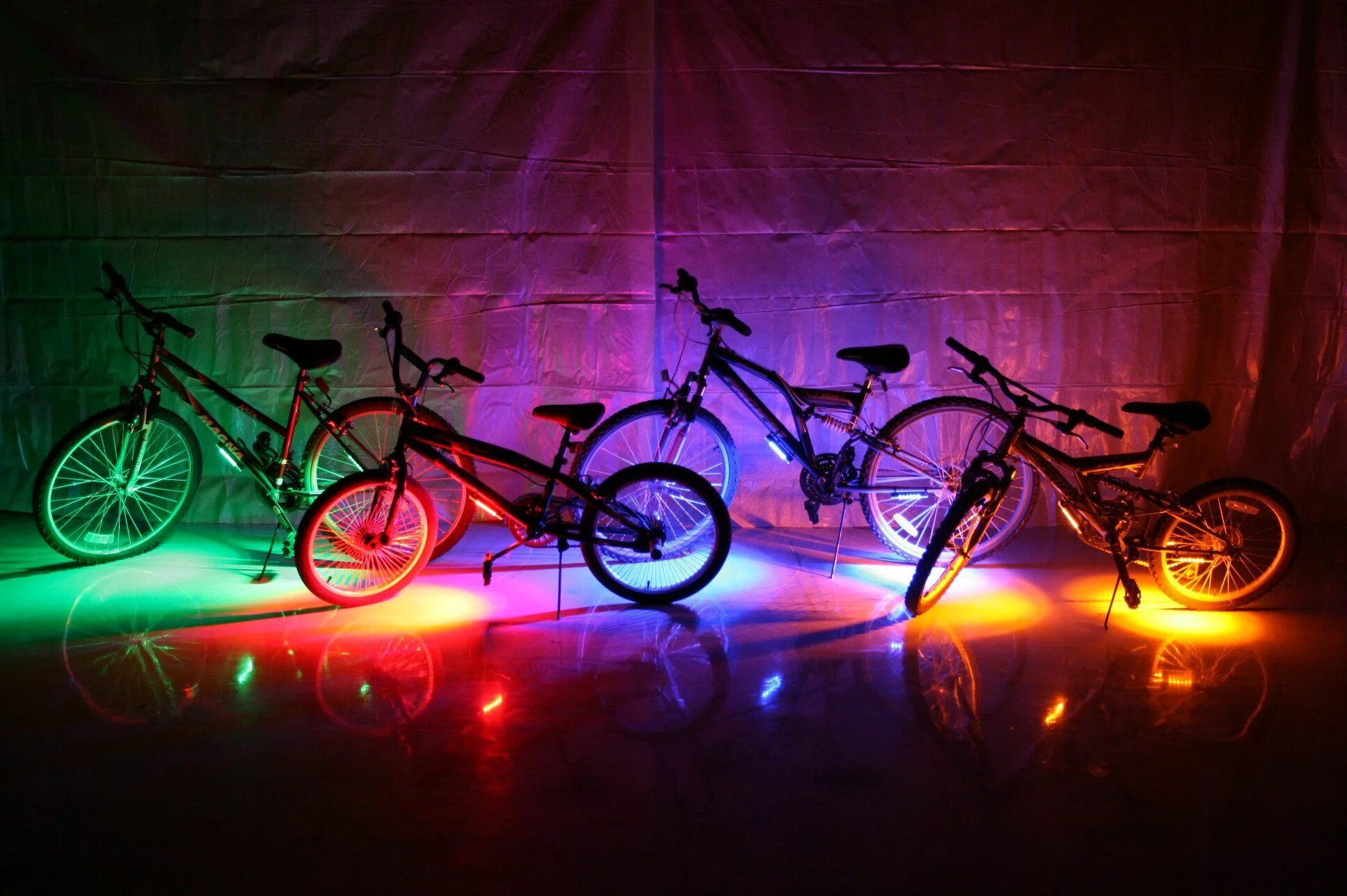 Light bikes. Велосипед лед вывеска. led in bicycle. велосипед арт оранжевый красный синий hd. light from bike.