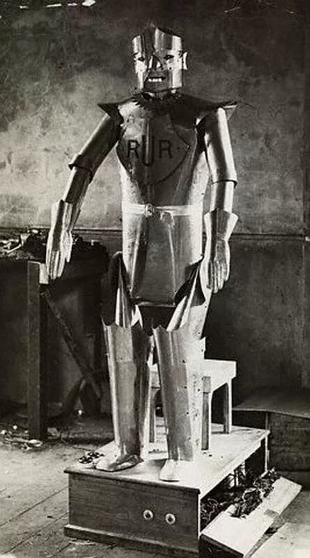 Карел Чапек Россумские универсальные роботы. Йозеф Чапек робот. «Россумские универсальные роботы», 1920. Первые прототипы роботов