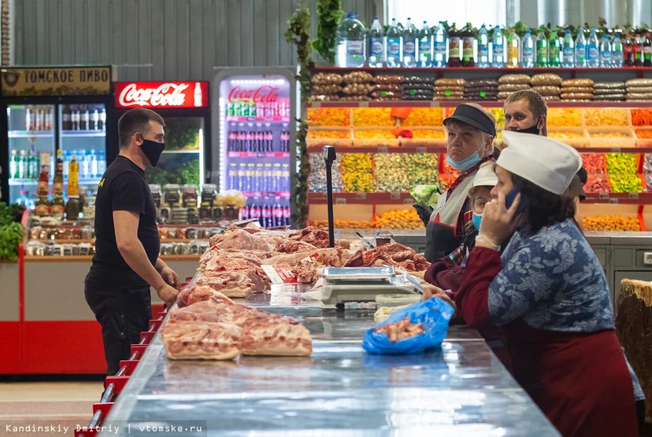 Магазин днс в томске. Магазин подарков ярославль. Склад аксессуаров для телефонов. Магазин ярче изнутри. Магазин подарков и сувениров.