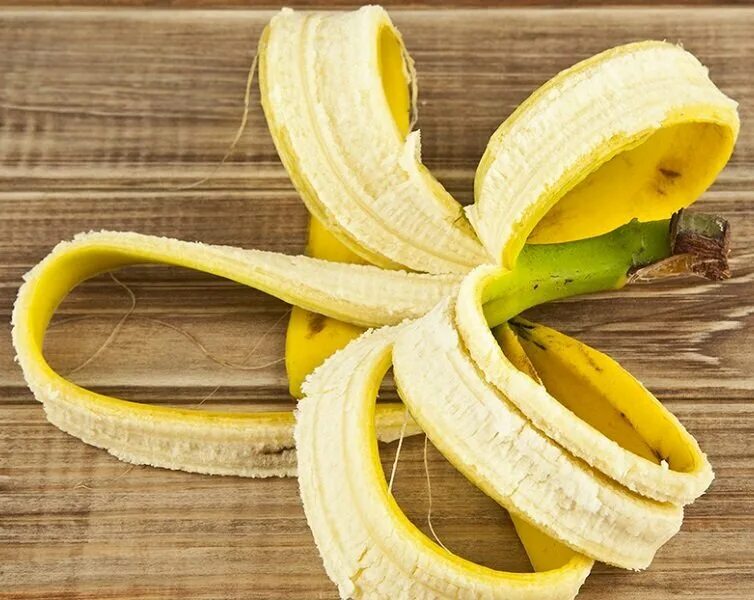 Использование кожуры. Кожура банана. Шкурка банана. Бананы интересные. Кожура фруктов.