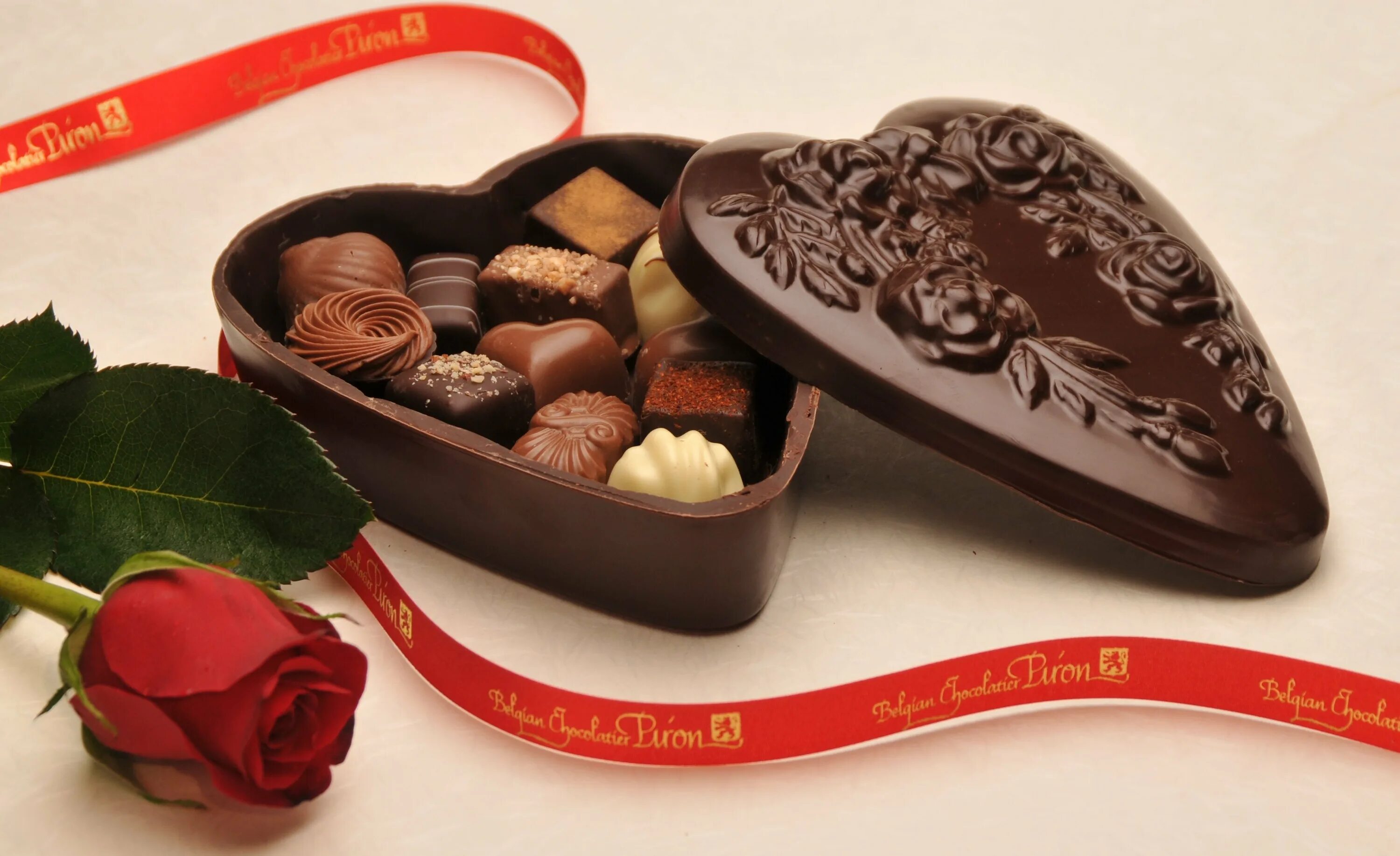 Шоколадные сердечки. Подарки из шоколада. Шоколадный сюрприз. Масло можно дарить