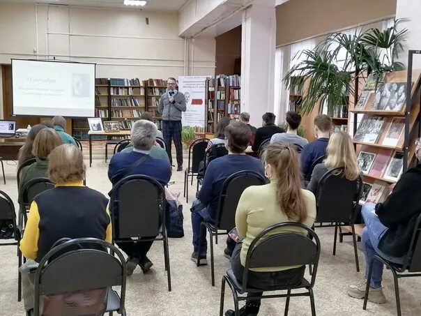 Взрослая библиотека бежецк. Я. Бежецкая центральная библиотека имени в. Библиотеки бежецка. Детская библиотека бежецк.
