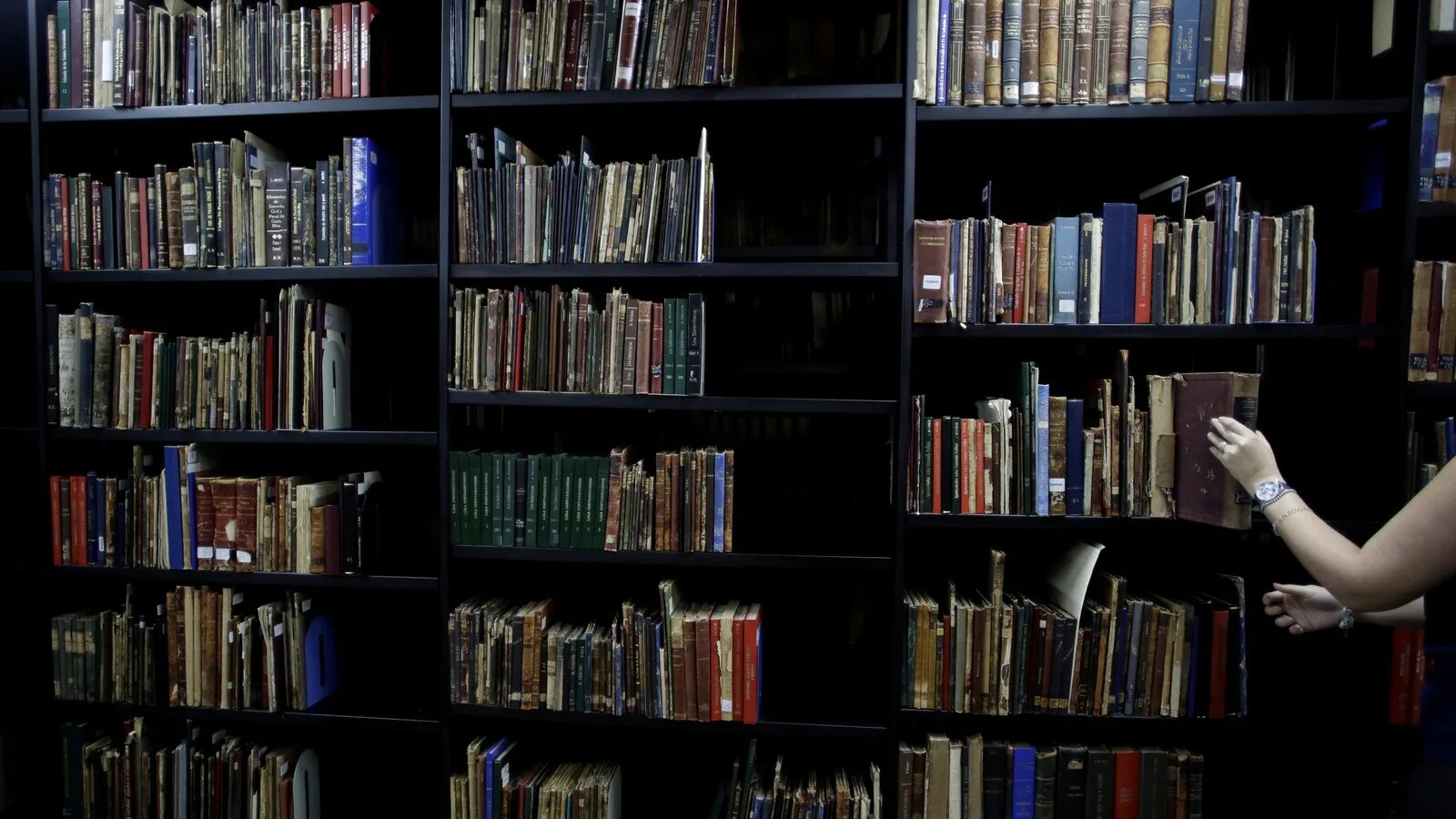 Books read journal. Check out books. Check in check out в отеле. Check in check out в отеле. Check out books.