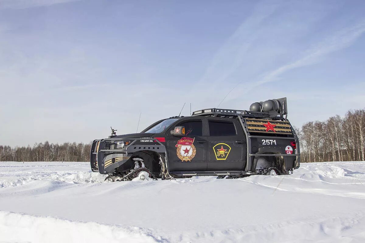 Toyota Tundra на гусеницах. Тойота тундра на гусеницах. Тойота тундра радиоуправляемая на гусеницах. Машина Тойота тундра на гусеницах большая при большая. 4х4 tundra