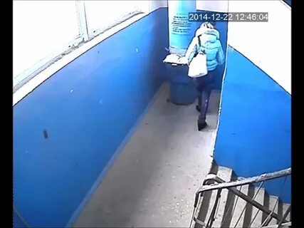 Видео писающих в подъезде