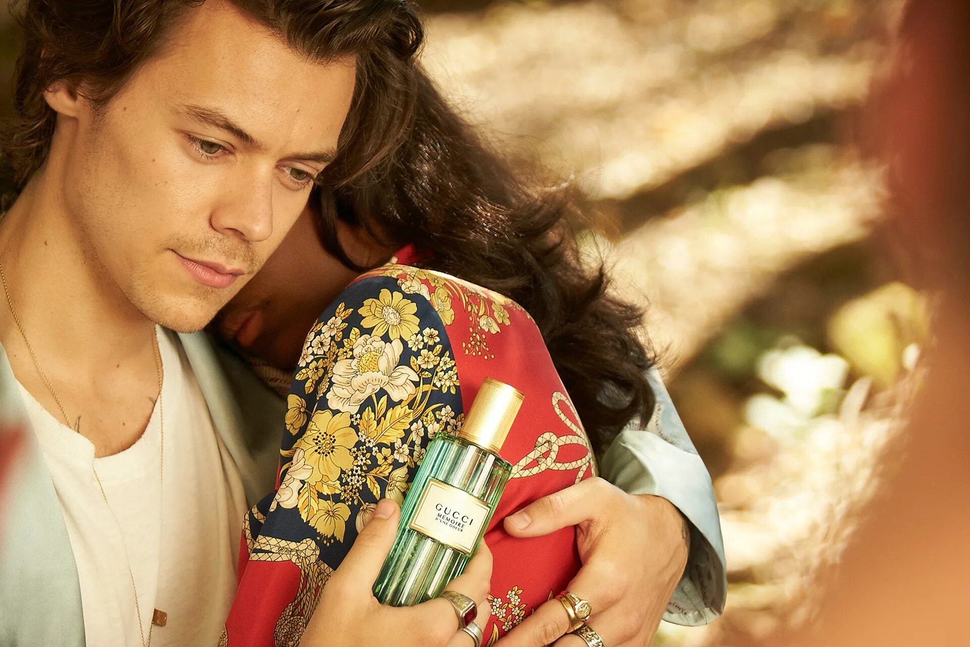 Gucci memoire Harry Styles. Духи Gucci memoire.