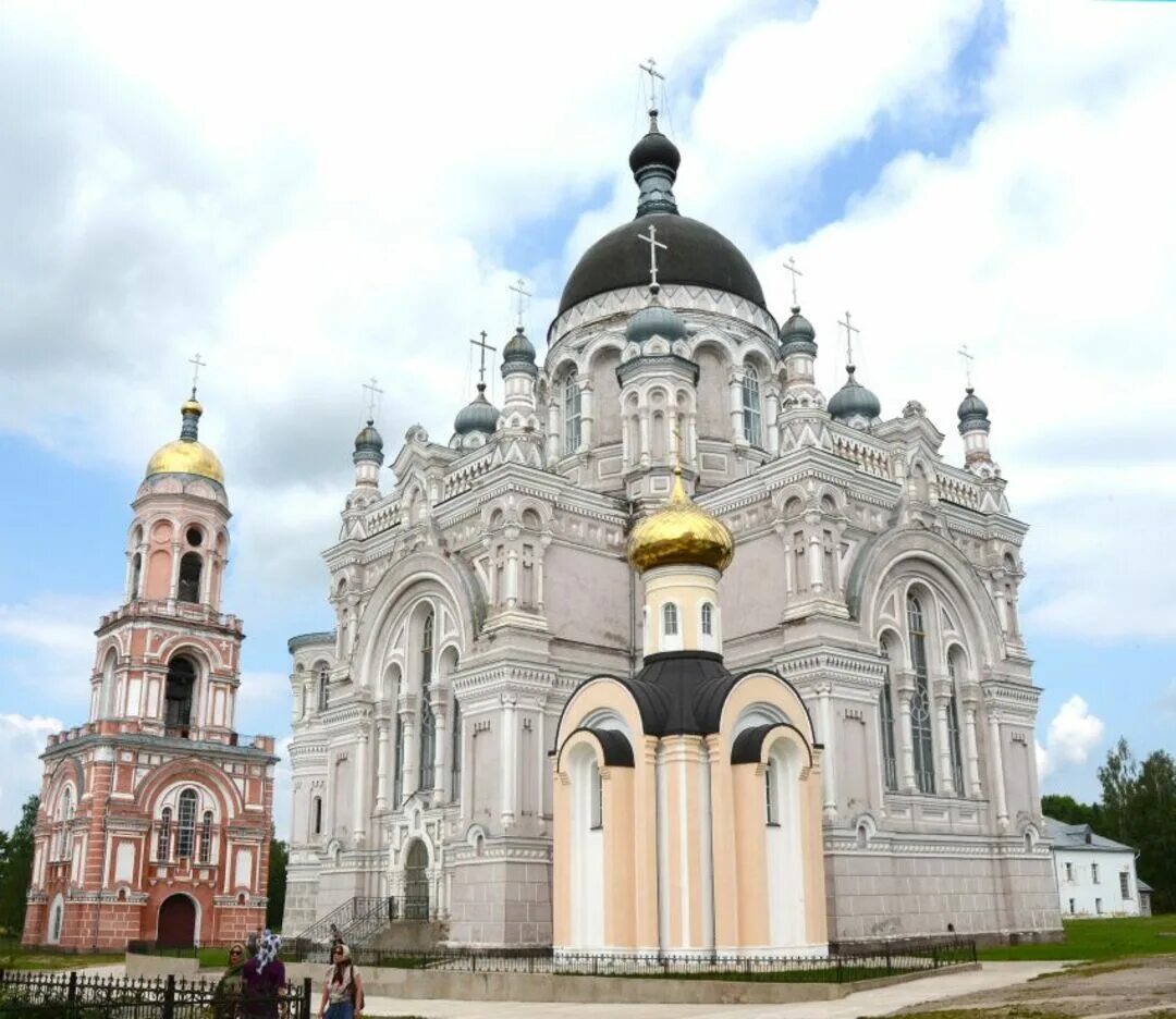 Мощи в вышнем волочке. Казанский монастырь Вышний волочёк. Монастырь Вышний Волочек Тверская область.