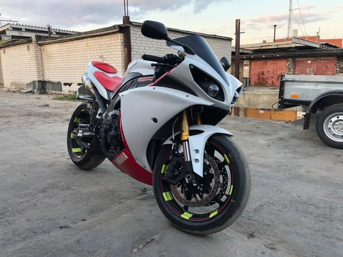 Ямаха р1 2009 года. Ямаха r1 2009 год. Ямаха р1 от 2009. Линзы Yamaha r1 2009.