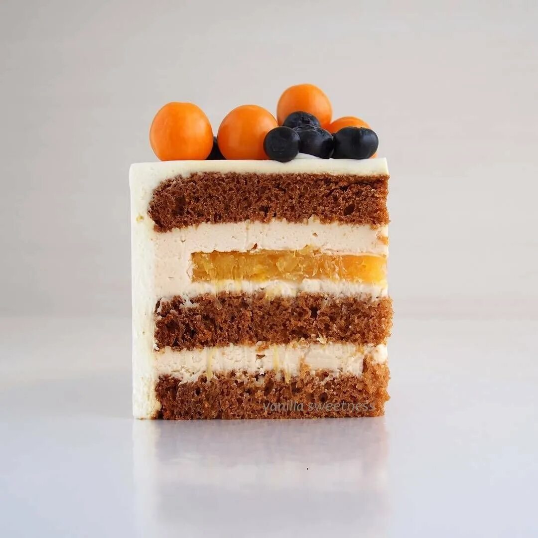 Бисквит 123 энди. Муссовый торт медовик. Муссовый торт тирамису. Апельсиновое конфи для торта. Муссовый торт апельсин шоколад.