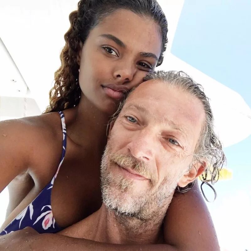 Новая девушка касселя. Венсан кассель и кунаки. Венсан кассель и тина кунаки 2022. Венсан кассельтине кунаки,. Новая девушка касселя.