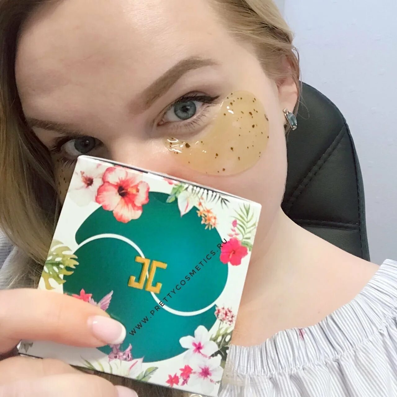 Gel patch патч для. Патчи JAYJUN. Патчи Дарлинг Green. Девушка с патчами на глазах. Патчи под глаза.