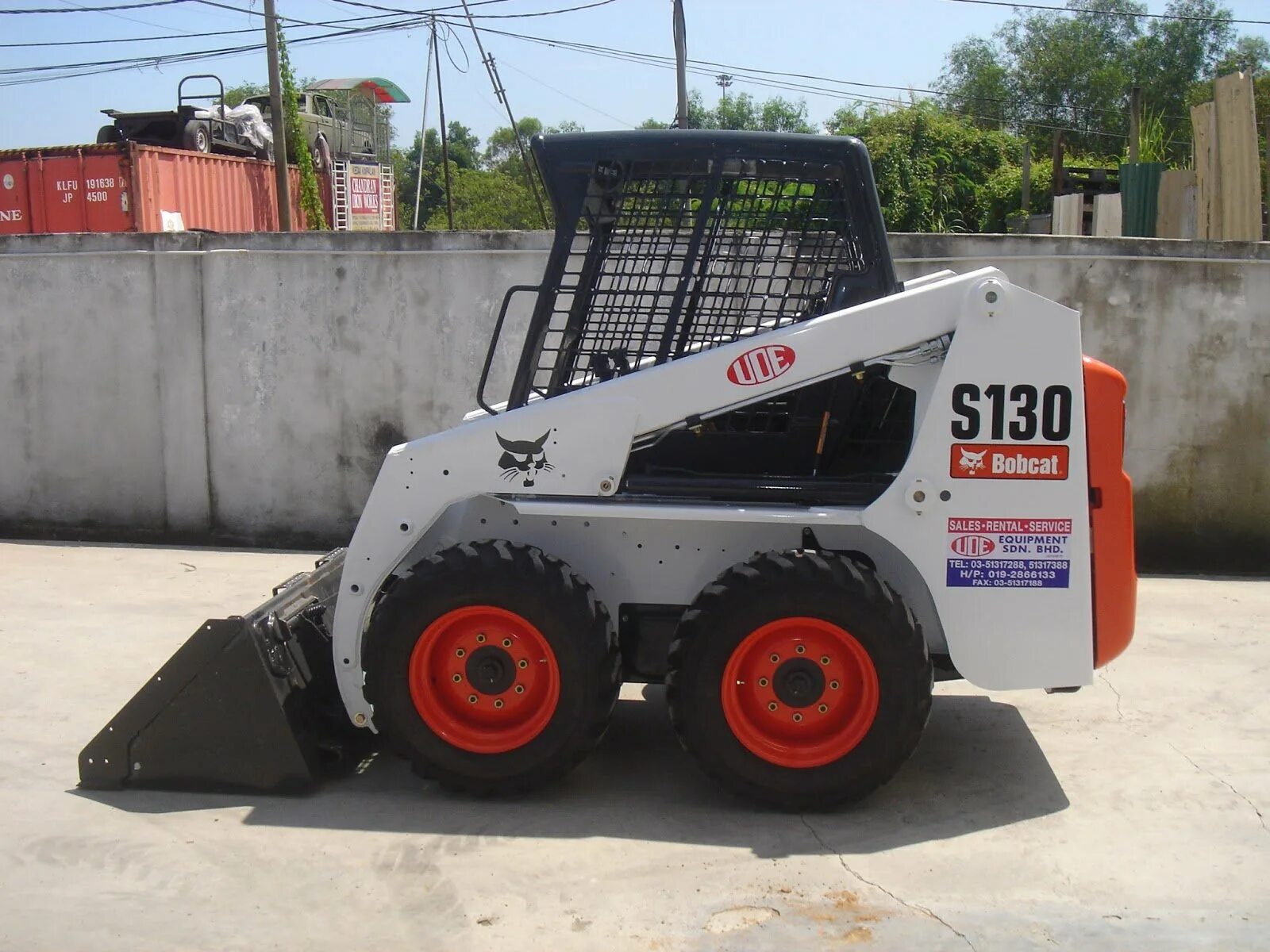Bobcat s130. Трактор bobcat. бобкэт s130. babcet tractor. трактор bob cet.