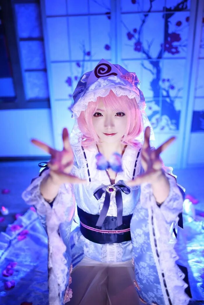 Cosplay play. Yuyuko saigyouji. Косплей Тохо Ююко. Yuyuko saigyouji Cosplay. Чен Тохо косплей.