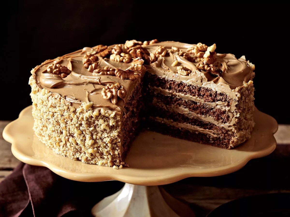 Торт с орехами название. Торт Кентукки мокко. Торт кофейный мокко. Цукер-лейках (бисквитный торт с орехами). Армянский торт идеал.