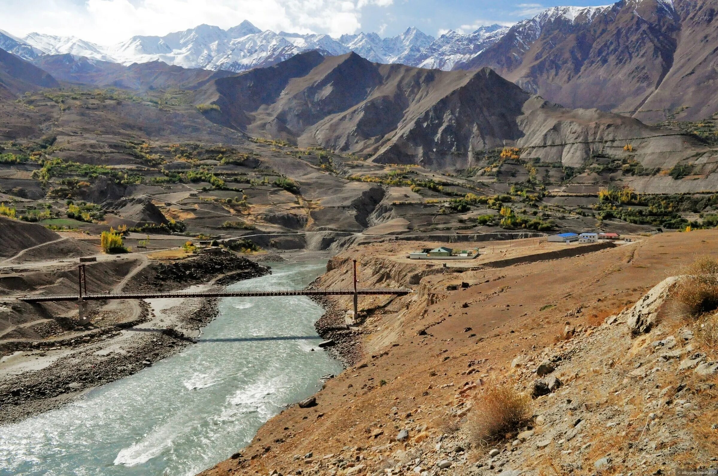 Таджикистан Памир Ванч. Город Бадахшан Хорог горный. Горный Бадахшан Памир Хорог. Бадахшан Таджикистан Памир.