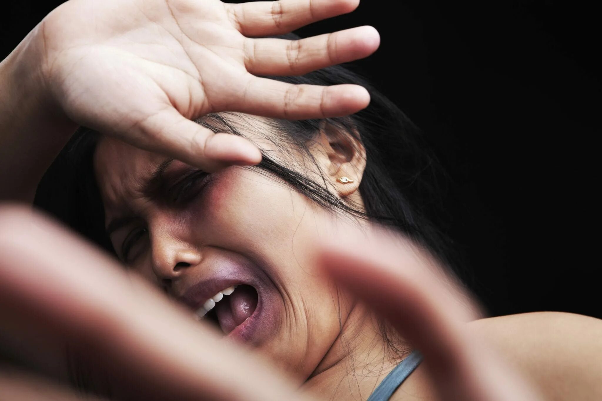 18 насилование. Жертва домашнего насилия. Женская агрессия.