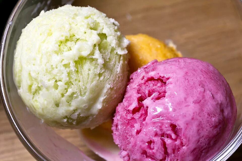 Мороженое с разными вкусами. Мороженое трио. История одной мороженки пикабу. Какие сорта мороженого. Мороженое с разными вкусами.
