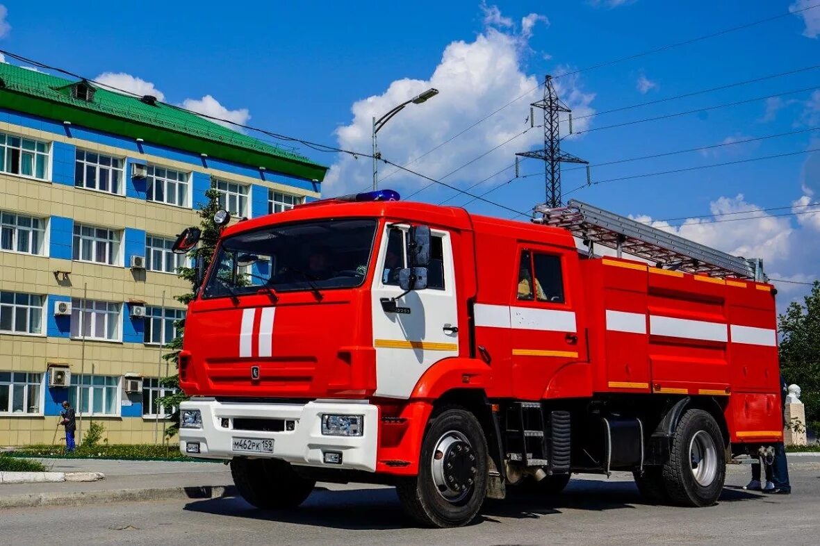 Пожарный автомобиль куплю. КАМАЗ пожарка 4326. Новый пожарный КАМАЗ 2022. Пожарный КАМАЗ к5 2023. Пожарная машина КАМАЗ 65201.