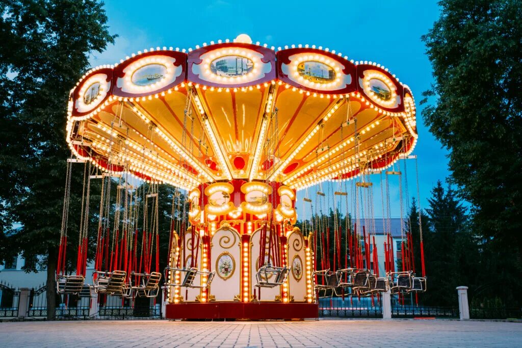 Веселая карусель 26. Карусель веселка. Детские карусели с детства. Чертово колесо хабаровск. Колесо обозрения.