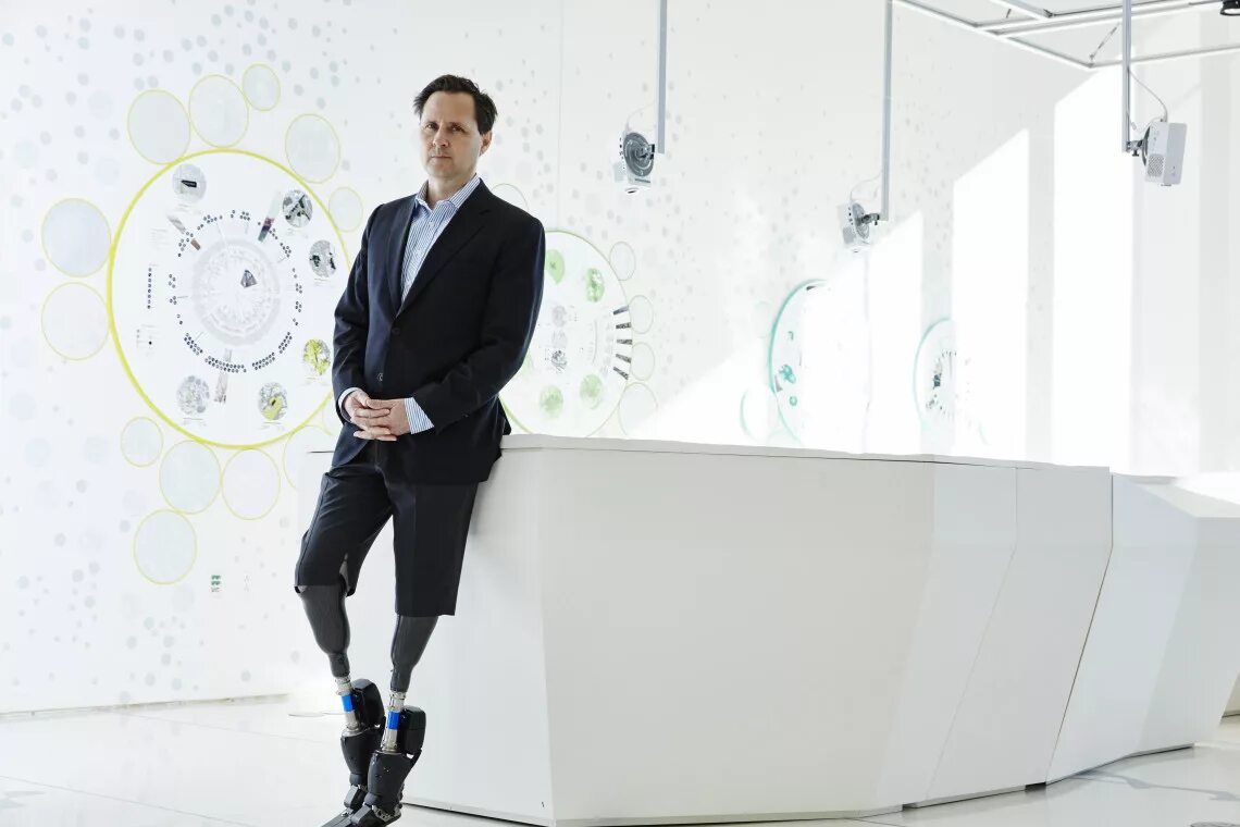 Герр это. Ted конференция. Бионический протез ноги. Хью герр. Механический протез ноги.