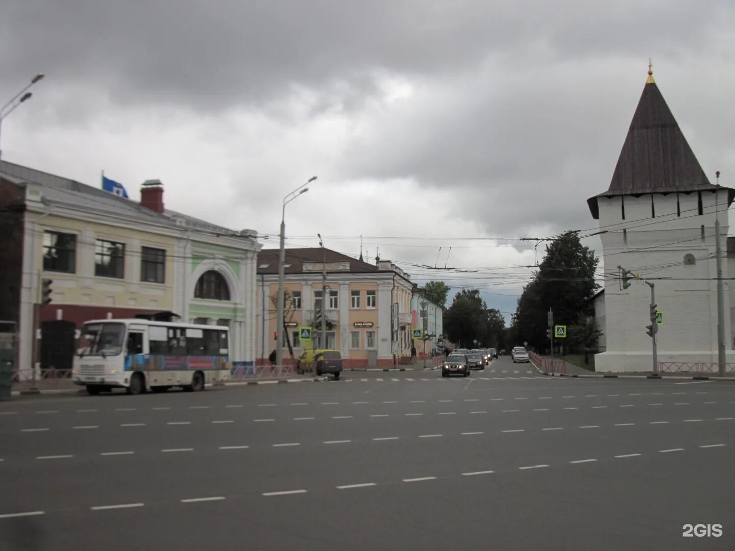 Богоявленская площадь 25 ярославль. Богоявленская площадь Ярославль. Ярославль площадь Богоявления 8. Богоявленская площадь Ярославль фото. Площадь Богоявления Ярославль фото.