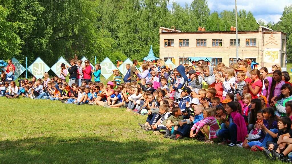 Дол городская область. Лагерь оздоровительный Челябинская область. Лагеря в Челябинской области летние. Лагеря в Челябинске летние. Лагерь Эльмен Челябинская облость.