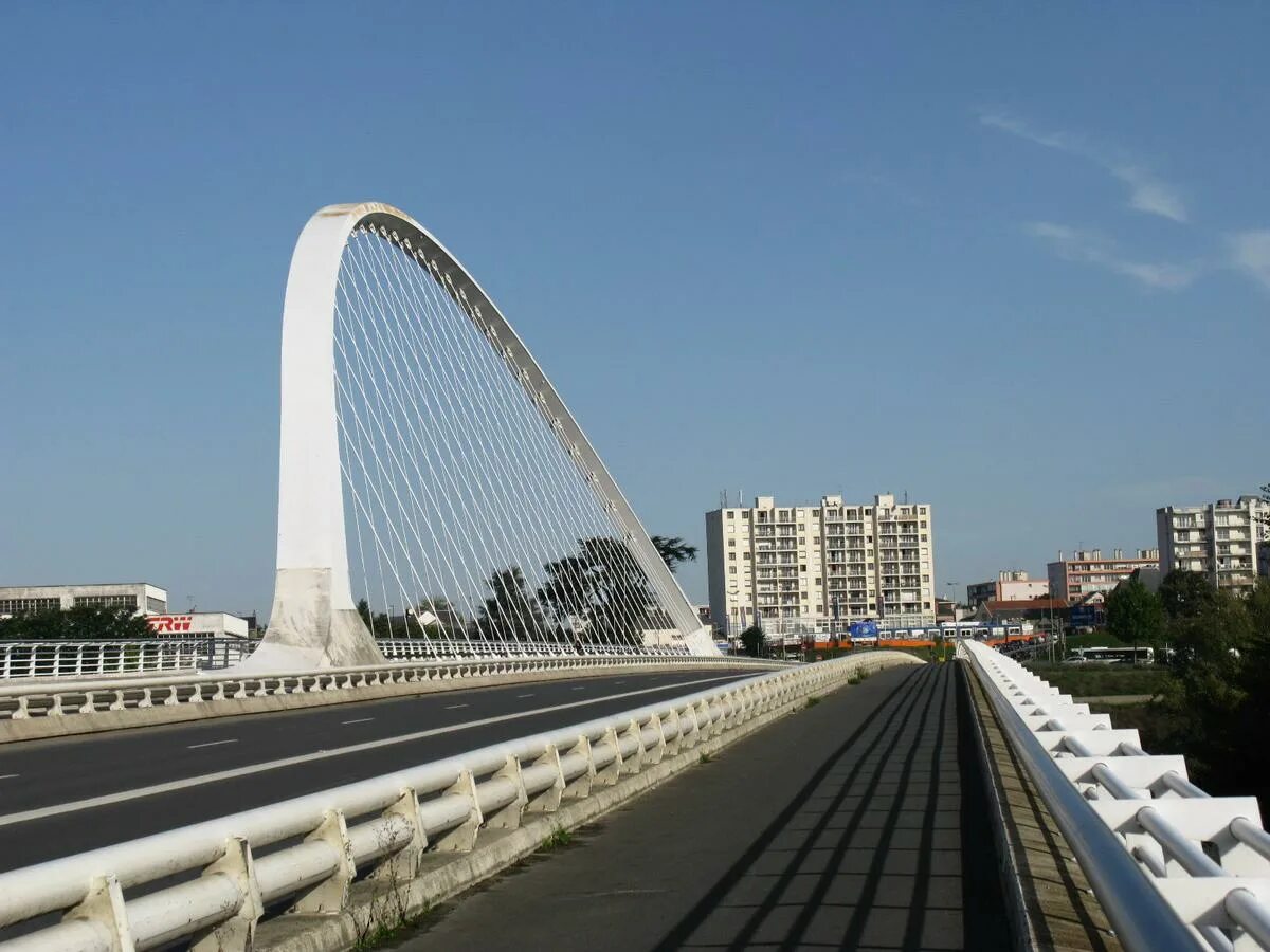Самый мост в европе. Мост европы (орлеан, франция, 2000),. калатрава мост в нетании. мосты калатравы в европе. новый орлеан мост.