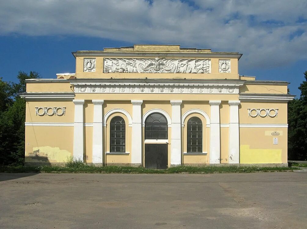 Кингисепп кинотеатр на сегодня. Казармы 146-го пехотного царицынского полка в кингисеппе. кингисепп казармы царицынского полка. манеж царицынского полка кингисепп. кингисепп достромечательности.