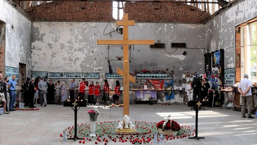 Сколько человек погибло при теракте в беслане. Заложники в спортивном зале в Беслане 2004 года.