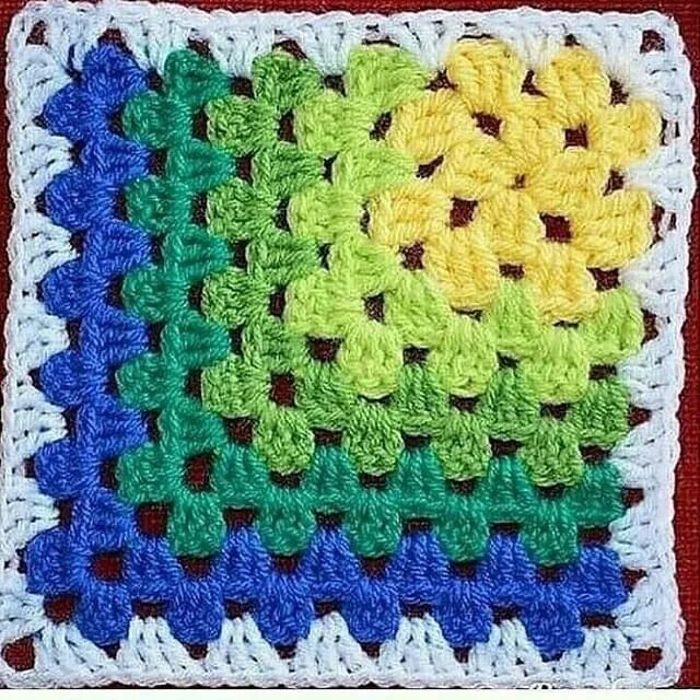 Бабушкин 3д крючком. Бабушкин квадрат granny Square. Бабушкин квадрат 3д крючком. Вязание крючком Бабушкин квадрат. Плед из бабушкиных квадратов крючком.