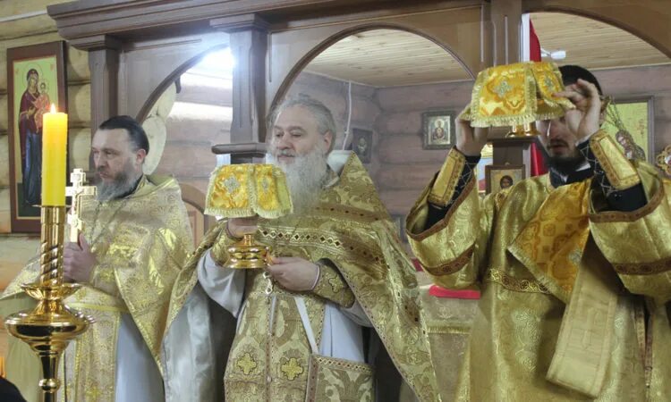 Епископ златоустовский и саткинский викентий. Служба церковь златоуст. День златоуста в храме. Архиерейская 5. Служба церковь златоуст.