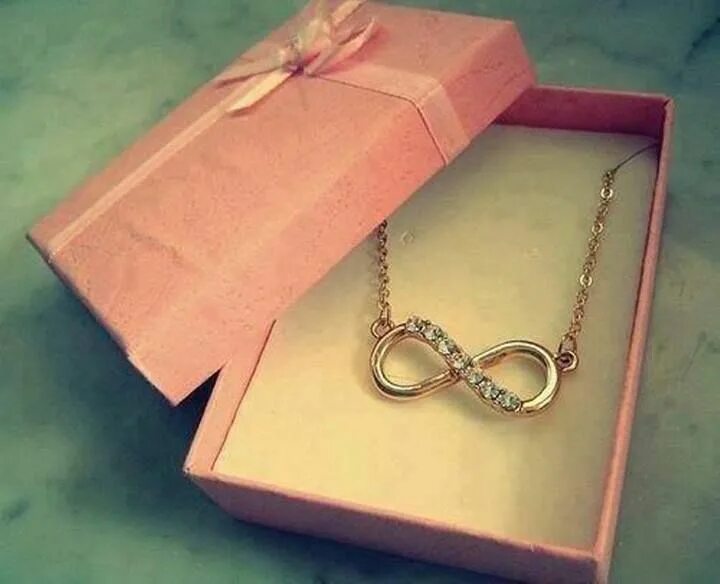 Коробочки для золотых украшений. Цепочка для девушки подарок. Кулон сердечко. Красивые цепочки. Подарок девушке цепочка.