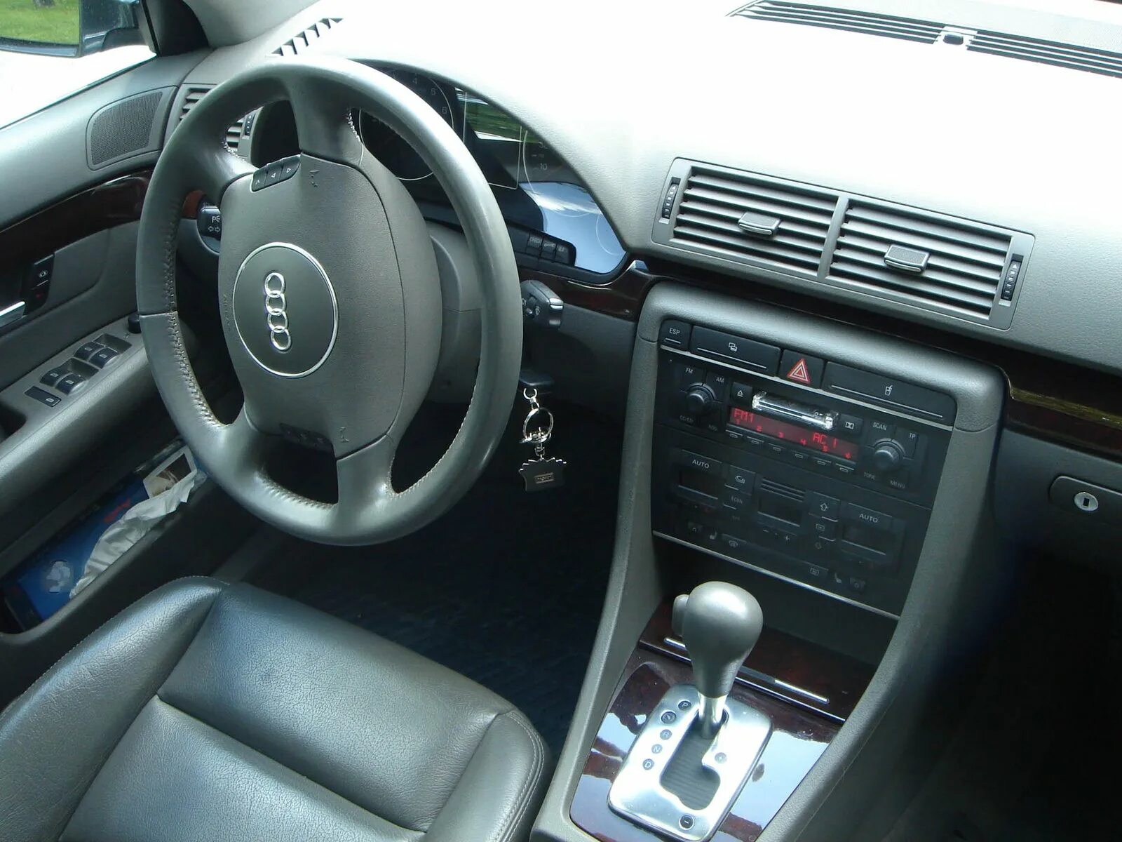 Ауди 4 автомат. Audi a4 2008 interior. Ауди s4 2015. Audi a4 2008 салон. Ауди а4 2014 салон.