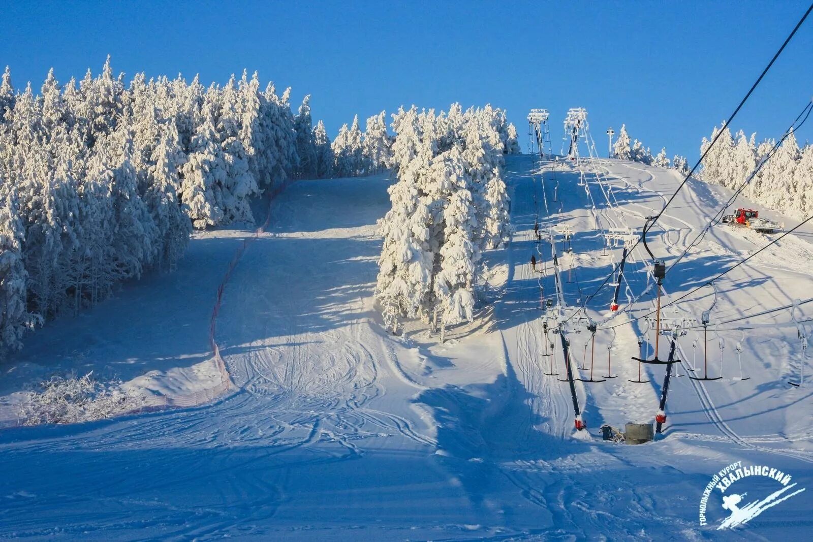Турбаза снежная ергаки. Горнолыжка хвалынск. Эдельвейс балаково горнолыжный склон. Снежка ергаки база отдыха. Ергаки база отдыха.