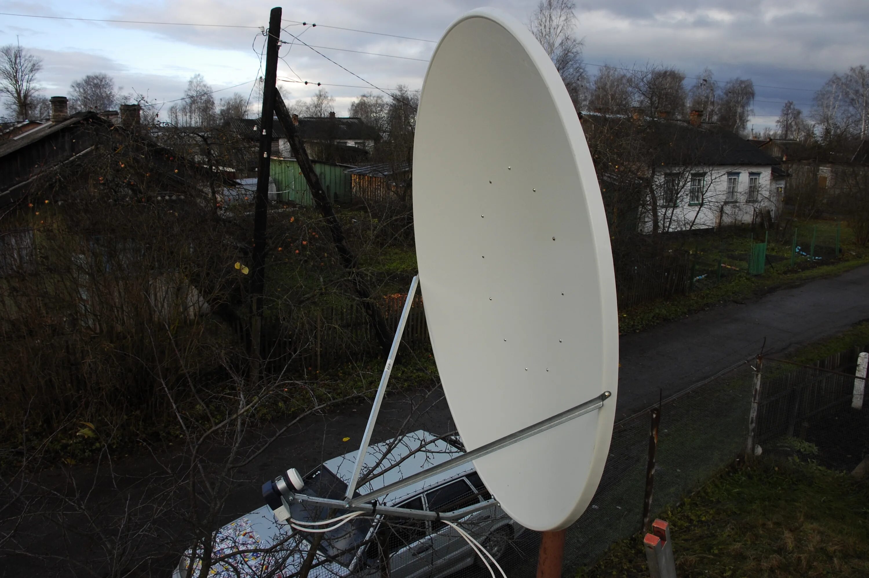 Головка тарелки. Спутниковая антенна (с головкой тарелка д90). Спутниковая антенна Euromax. Фокус параболической антенны.