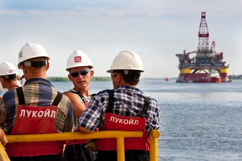 Казахстан каспий шельф. Лукойл добыча. лукойл добыча нефти. лукойл шельф. лукойл месторождения.