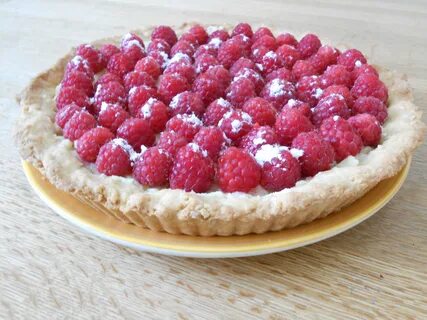 Вкусные пирожки с малиной