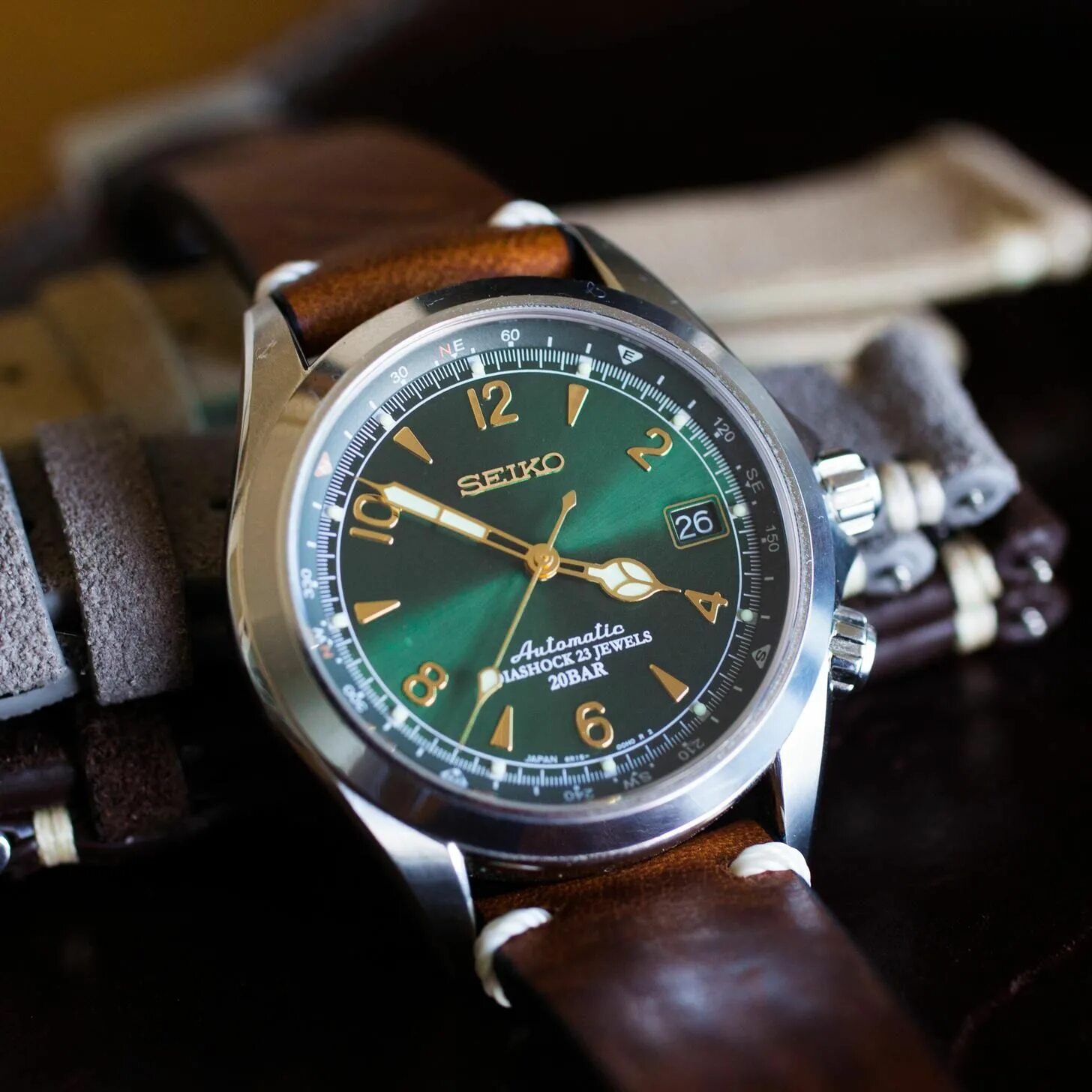 Сейко альпинист купить. Seiko Alpinist sarb017. Зеленый альпинист Seiko sarb017. Часы мужские Сейко альпинист sarb017. Seiko Alpinist 2023.