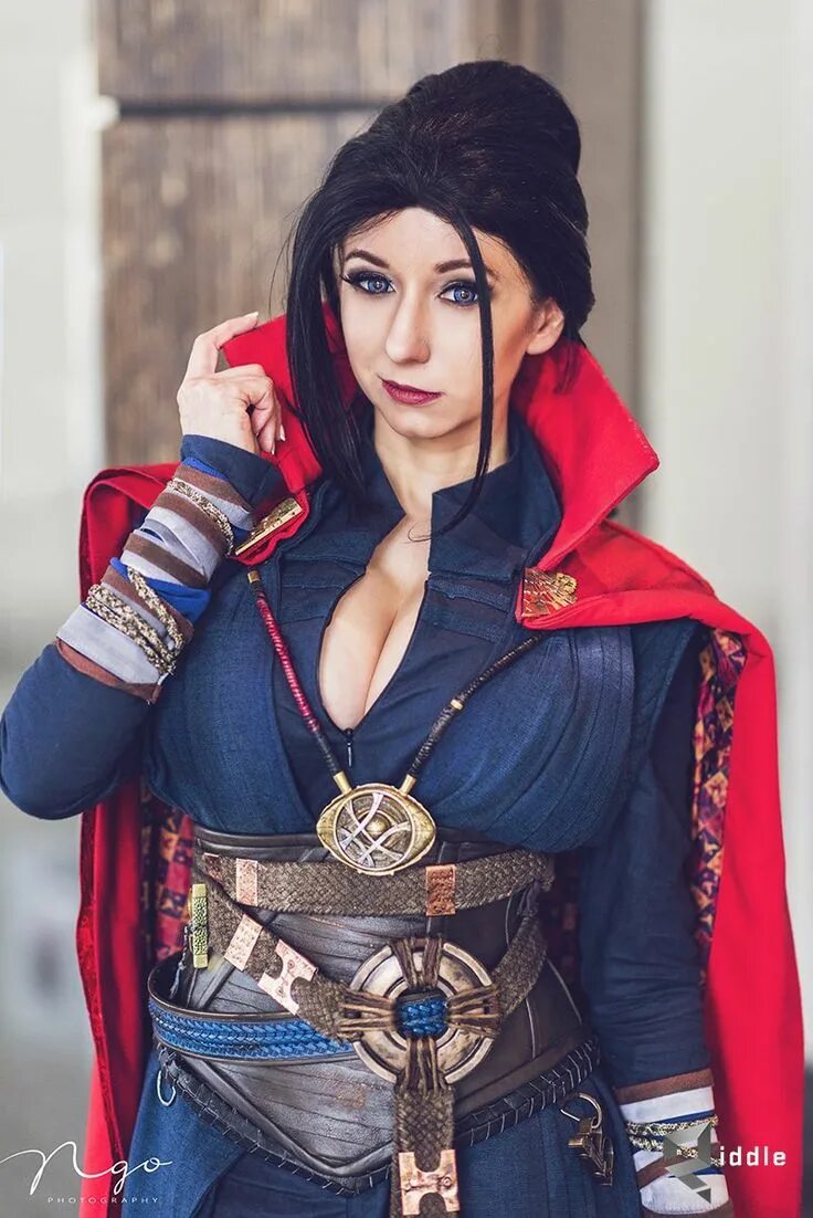 Women cosplay. Доктор Стрэндж косплей. Доктор Стрэндж косплей женский. Fem доктор Стрэндж. Косплей доктор Стрэндж девушка.