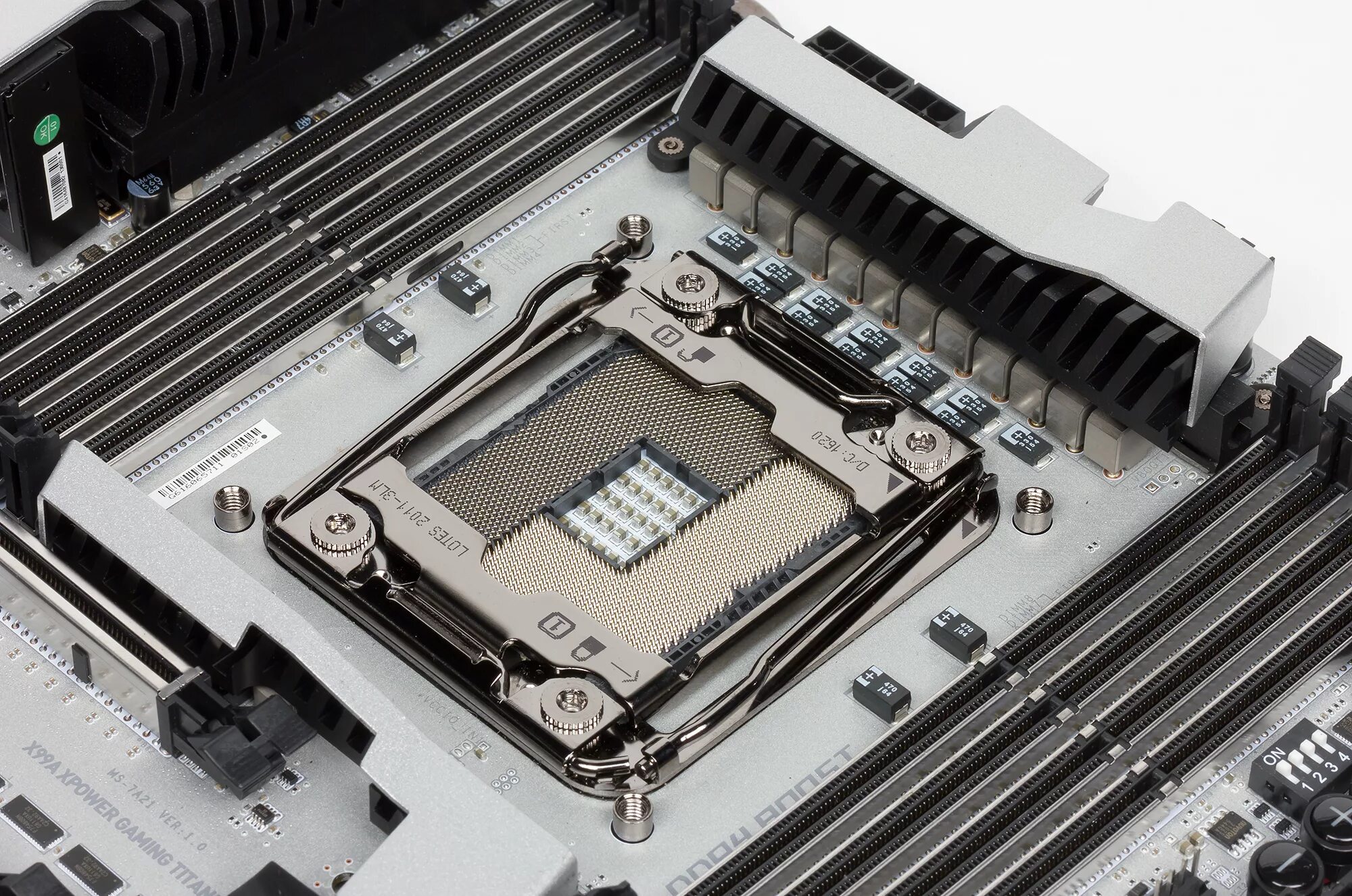 Материнка lga 2011. LGA 2011-3 сокет. Xeon 2011v3 сокет. LGA 2011 v3. LGA 2011 v3 открытый.