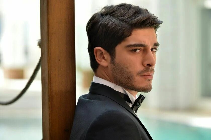 Бурак дениз 2023. Burak yeter альбомы. Работники бурака. Красивый турецкий актер бурак озчивит. Аромат клубники.