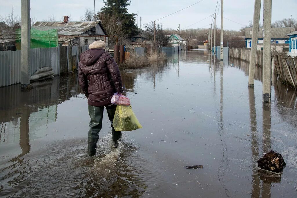 Наводнение. Подтопления в Волгограде. Наводнение Волгоградская область. Паводок. Новотроицк паводок сегодня