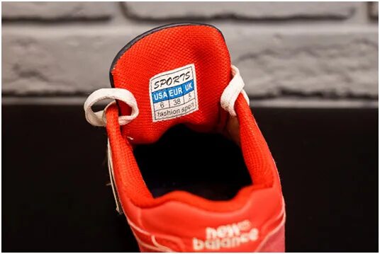 Как проверить new balance. Кроссовки new balance язычок. new balance бирка на язычке оригинал. new balance новый язычок.