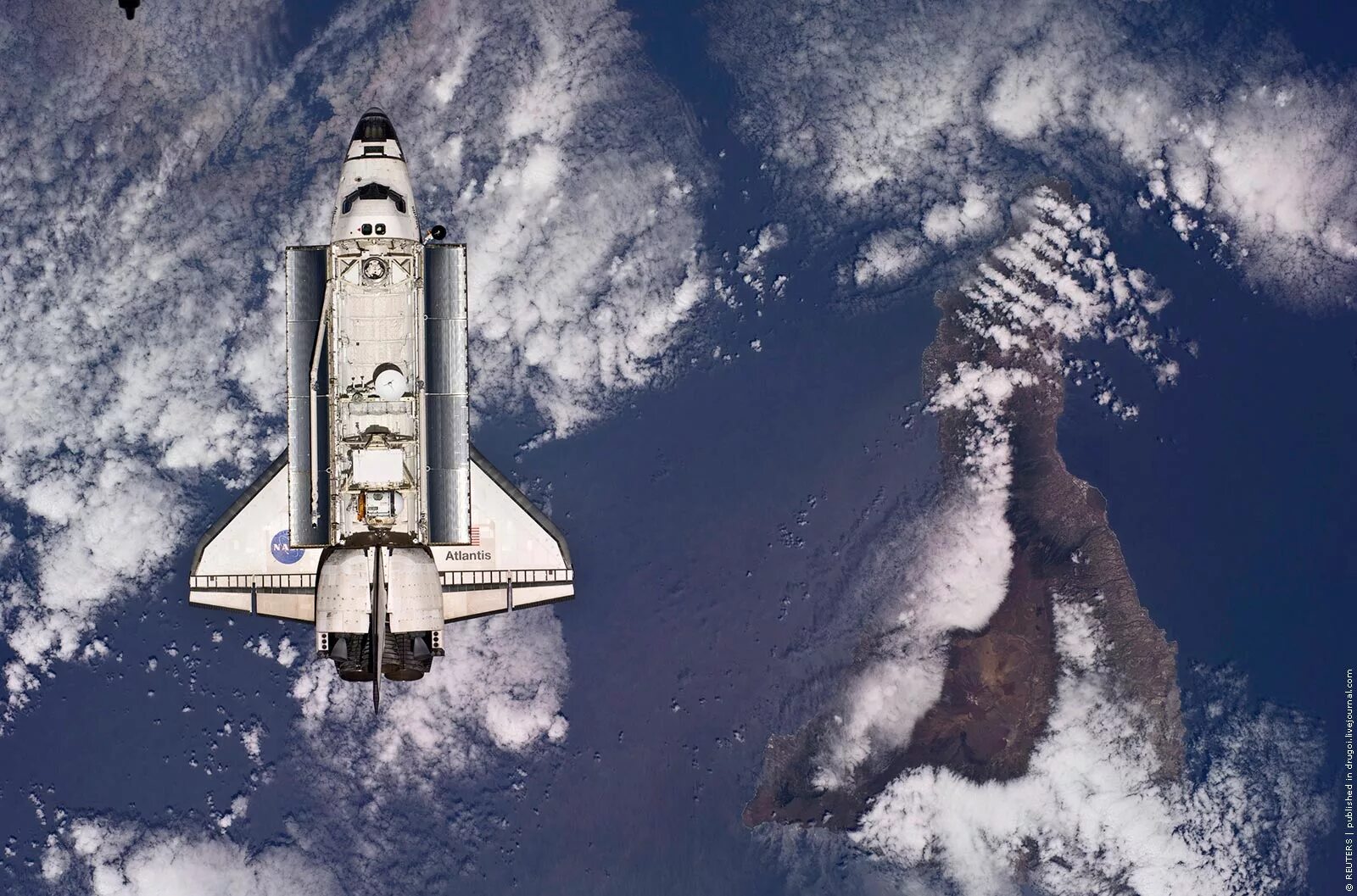 Как называется американский космический корабль. Спейс шаттл Атлантис. Космический челнок Спейс шаттл. Космический шаттл Атлантис. Космический челнок Атлантис.