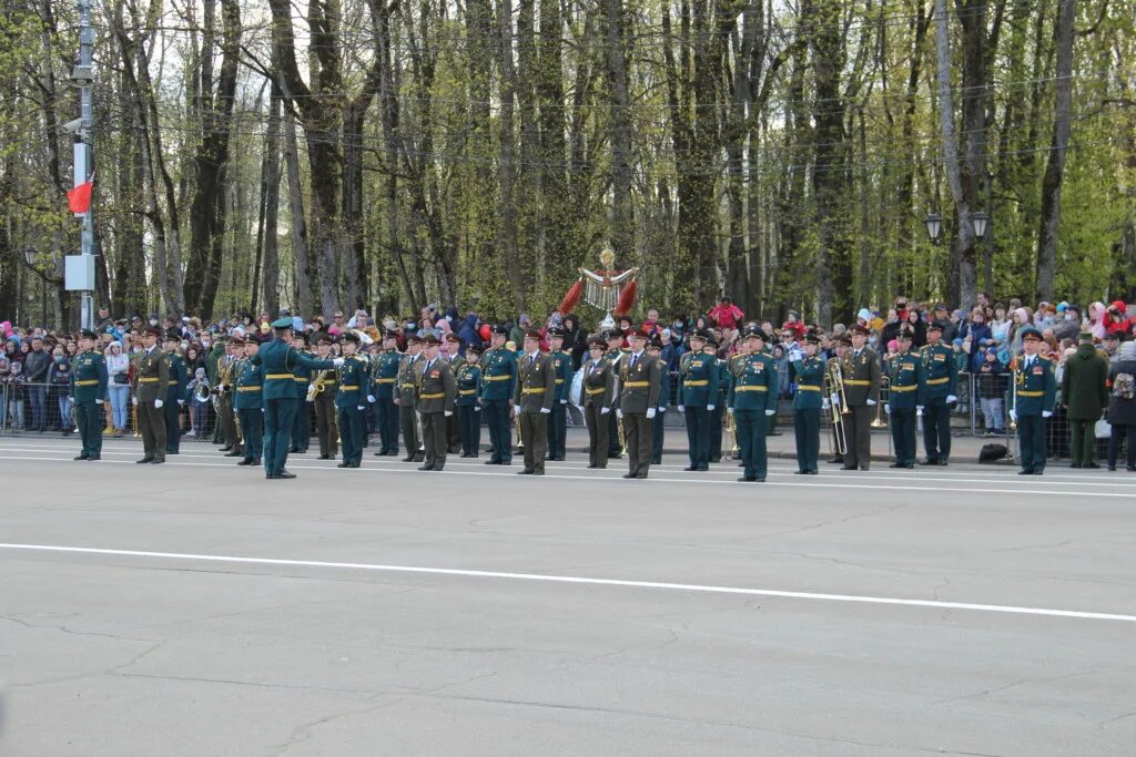 25 сентября 28 смоленск. 28 школа смоленск. 25 сентября смоленск праздник. 6 сентября смоленск. 1 сентября линейка в школе.