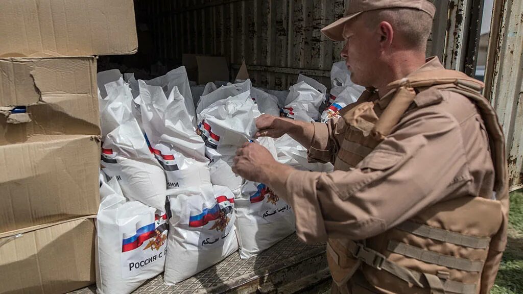 Банка российских военных. Оказание гуманитарной помощи. Россети гуманитарная помощь. Гуманитарная помощь картинки. ГУМ помощь.