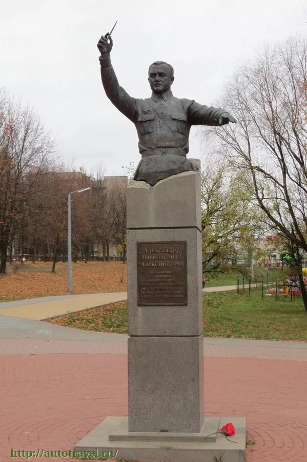 Памятник александру александрову. Памятник Александрова Рязань. Памятник Александру Александрову в Рязани.